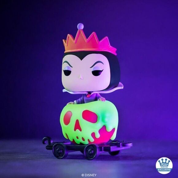 Evil Queen in Cart Funko Pop Disney Villains Trains #16 new in box Rare sold out - Picture 1 of 7